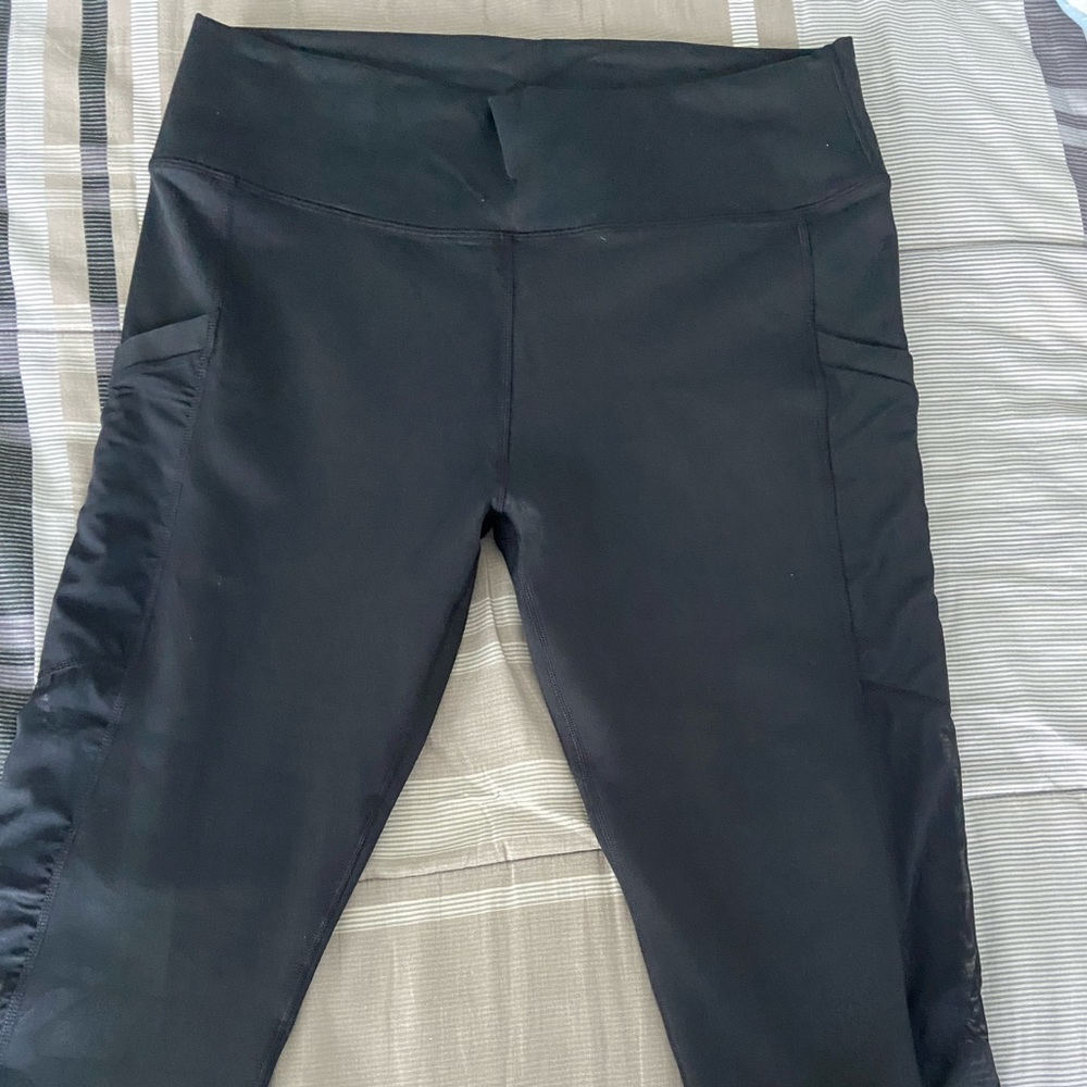 Black capri leggings